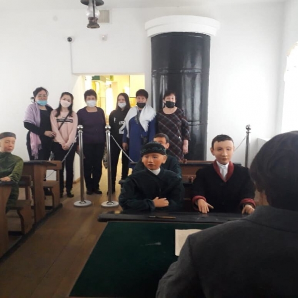 Костряков ауылдық кітапханасының оқырмандары мұражай мен кесенеге барды.