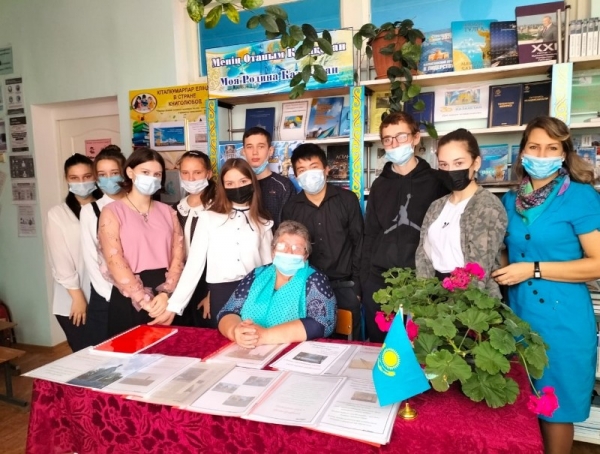 Қазақстанның тәуелсіз туы астында