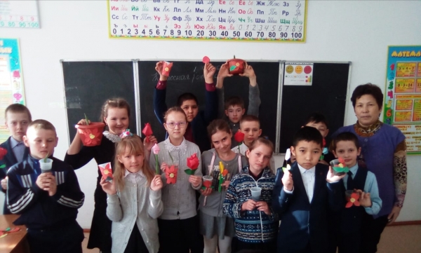 Өз қолдарымен жасалған гүлдер